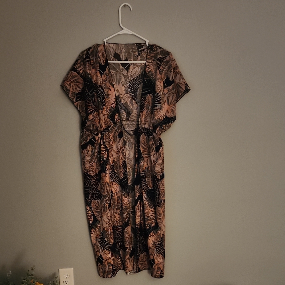 Chic Leaf Print Midi Shawl